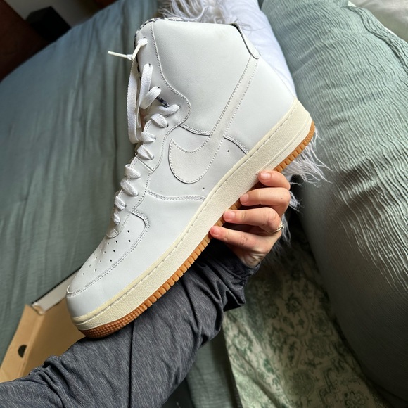 Nike Air Jordan 1 Mid - Picture 7 of 9